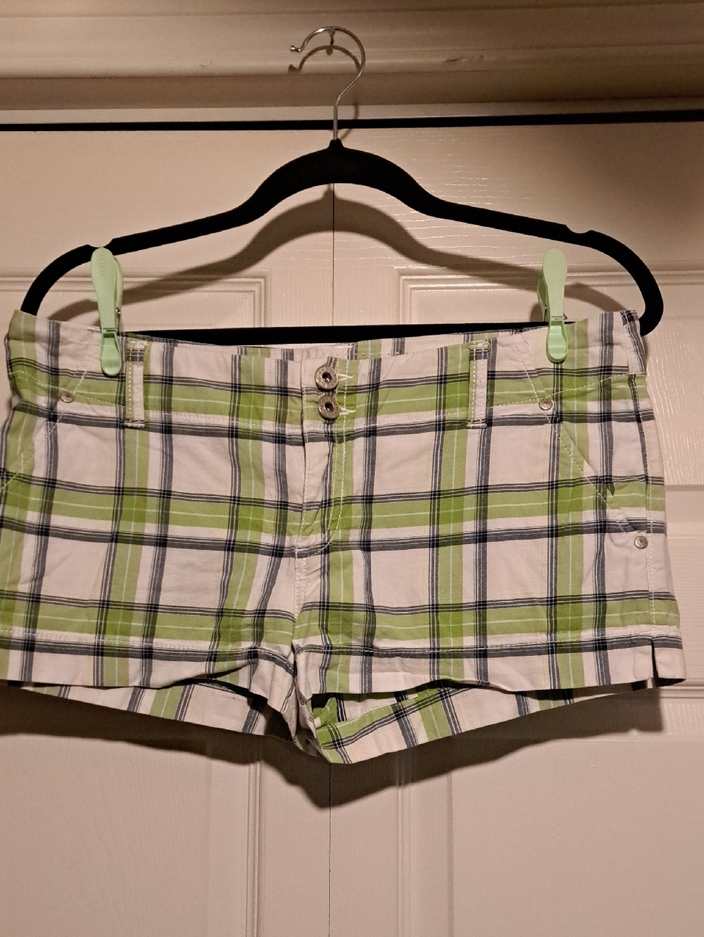 🧪Guess-White & Lime Green Ladies Plaid Shorts stylish Comfort 4 Beach Or Pool